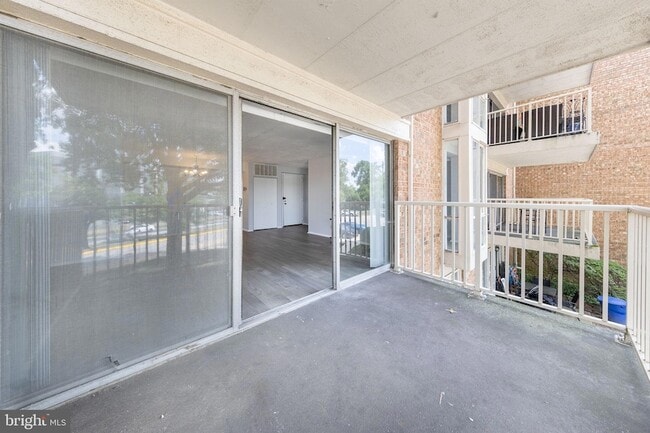 Building Photo - 2600 Indian Dr