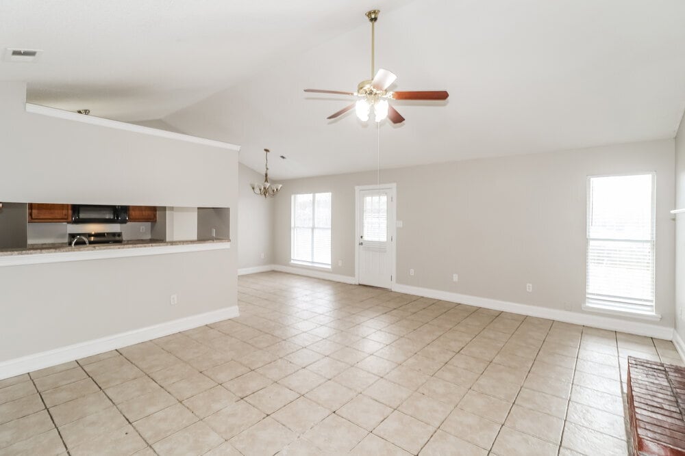 Building Photo - 10125 Oak Run Dr S