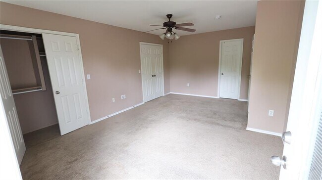 Building Photo - 847 Rambling Oaks Dr