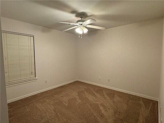 Building Photo - 285 Carrington Ave