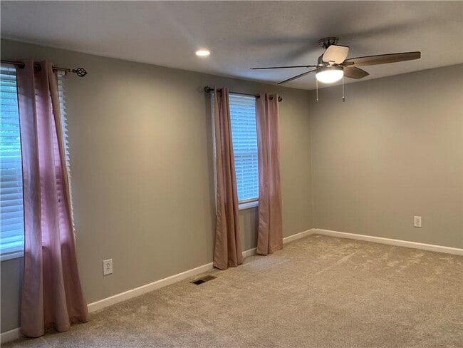 Building Photo - 9695 N Pond Cir