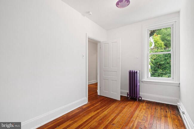 Building Photo - 3881 Manor St