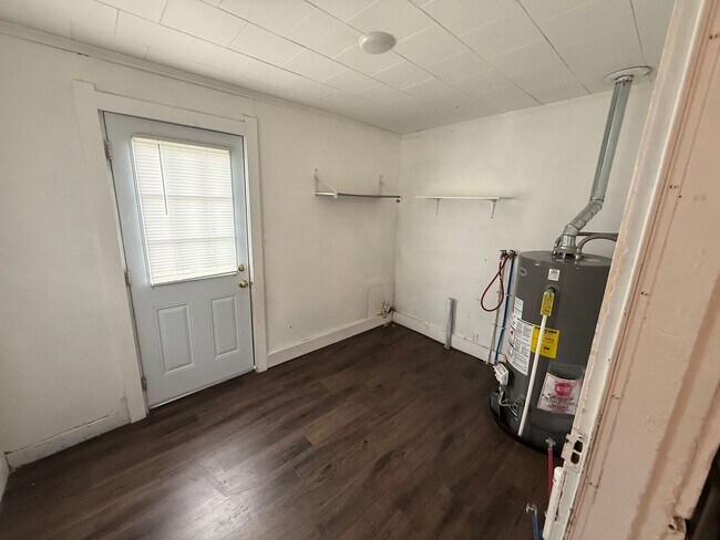 Building Photo - House for Rent