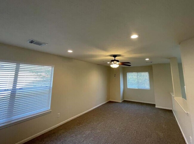 Building Photo - 3603 W Pine Orchard Dr
