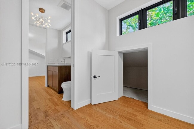 Building Photo - 2330 Overbrook St