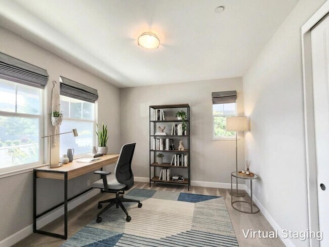 Building Photo - Spacious 5 bedroom house