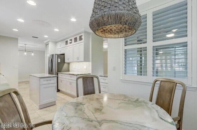 Building Photo - 156 Hidden Palms Ln