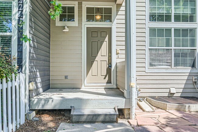 Building Photo - SW Longmont Townhome