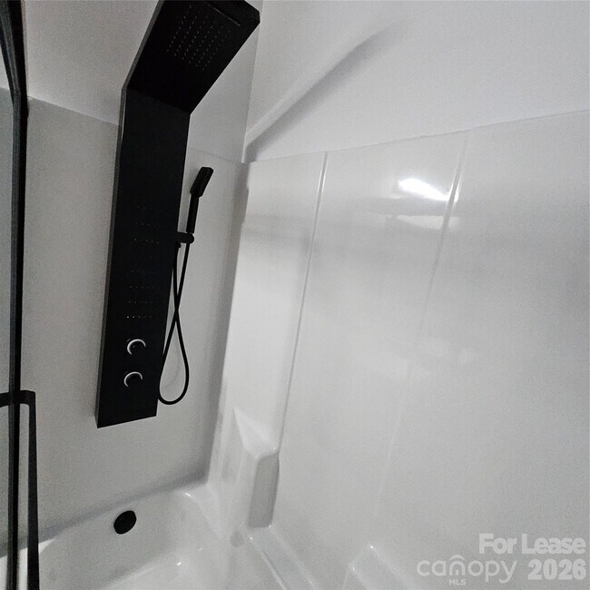 Building Photo - 1002 Crawford Rd