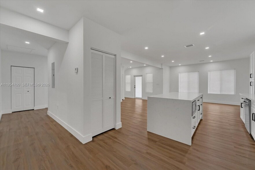 Building Photo - 1733 NW 16th St