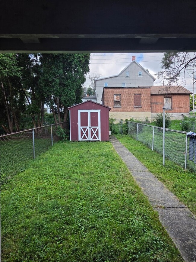 Building Photo - 1005 Seneca St