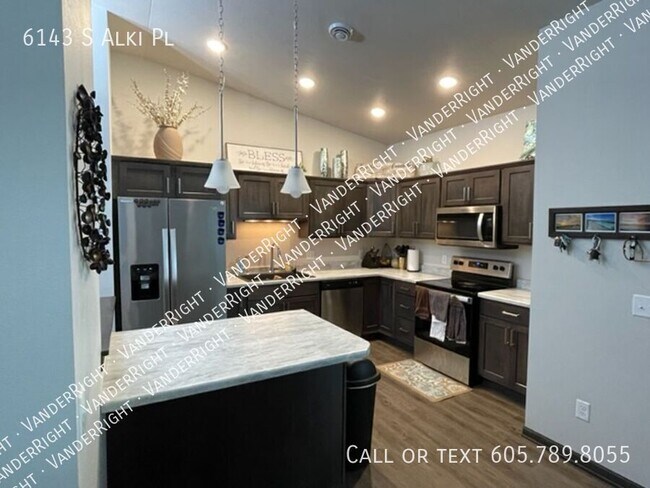 Building Photo - 6143 S Alki Pl