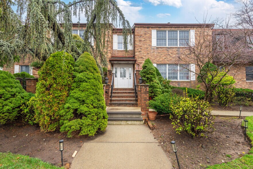 Primary Photo - 70 Harristown Rd