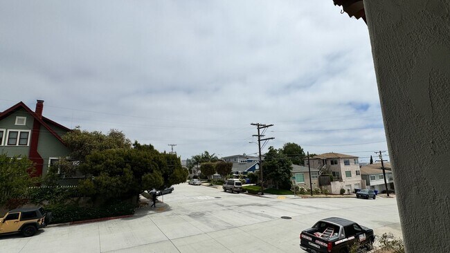 Building Photo - West Redwood