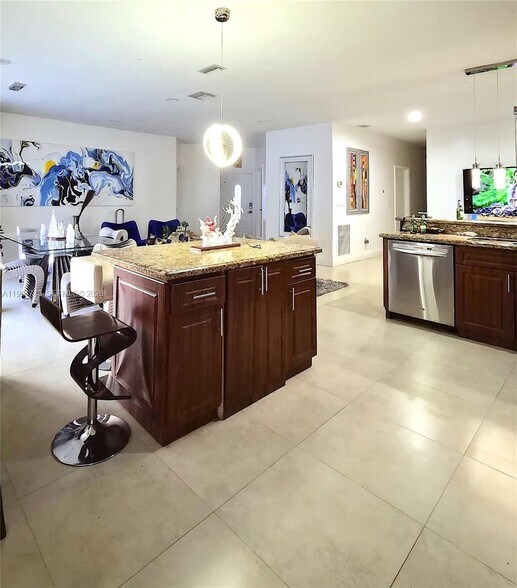 Building Photo - 8122 NW 187th Ter