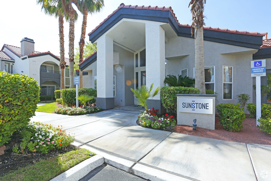 Leasing Office and Clubhouse - Sunstone