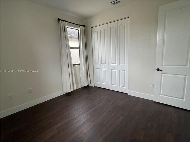 Building Photo - 3316 W 98th Pl
