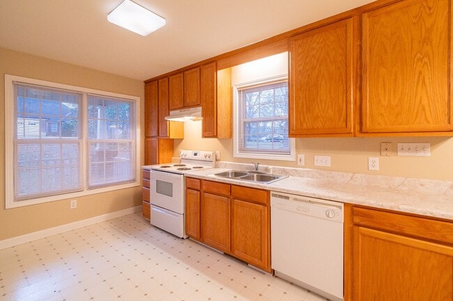 Building Photo - Charming 3 Bedroom, 2 Bathroom Home in Matthews!