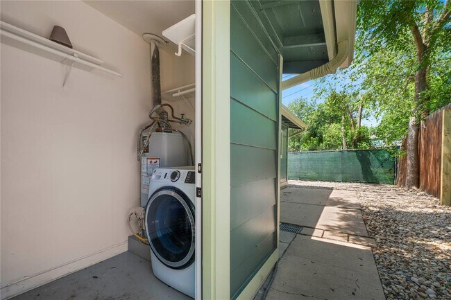 Building Photo - 3508 Southridge Dr