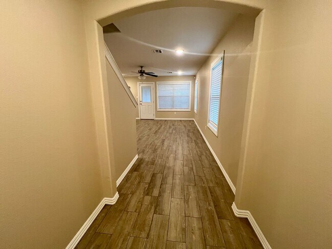 Building Photo - Beautiful 3B/2B Townhome in Chaffee Crossi...