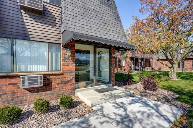 Building Photo - 3367 S 100th St