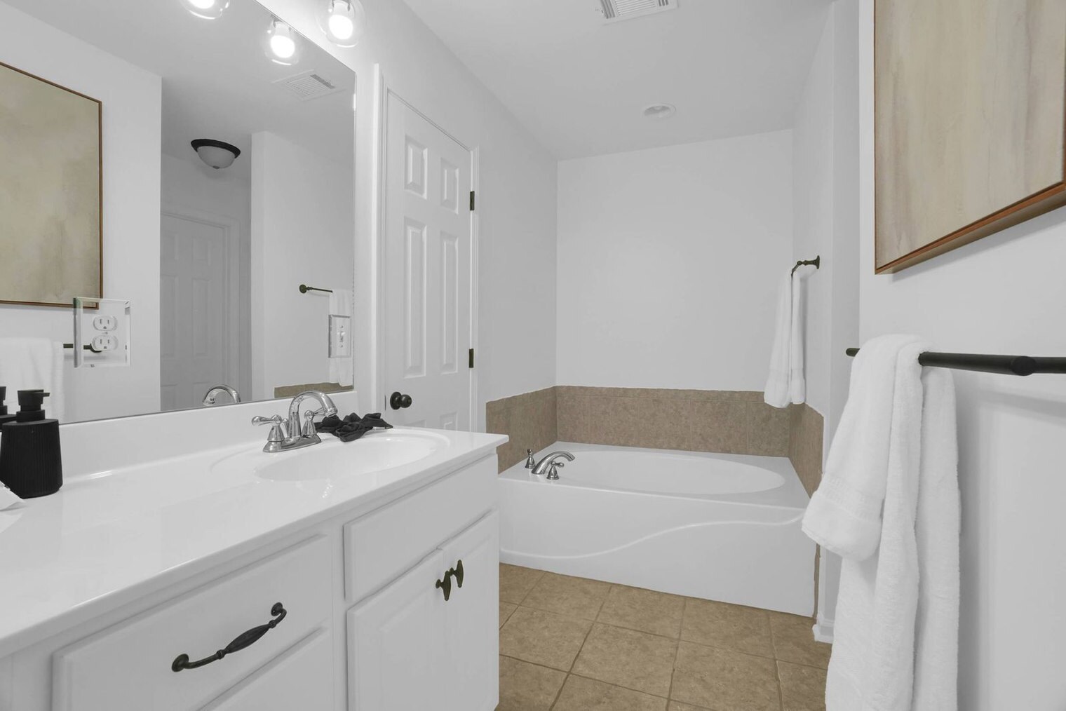 Building Photo - 8261 Dison Dr