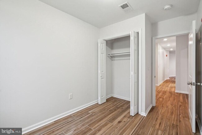 Building Photo - 1701 Point Breeze Ave