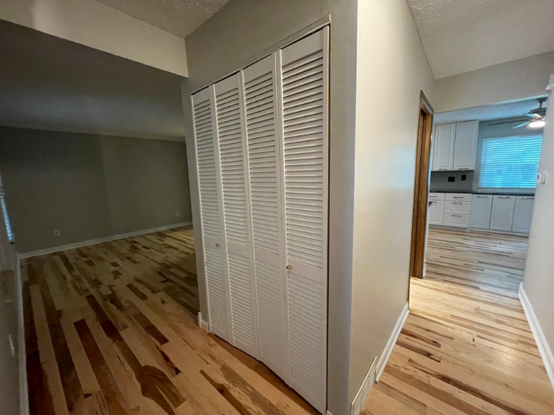 Building Photo - 3211 Creston Ct