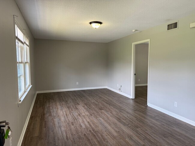 Building Photo - 525 12th St SW