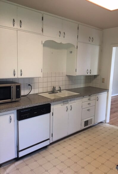 Building Photo - 225 NW Harrison St