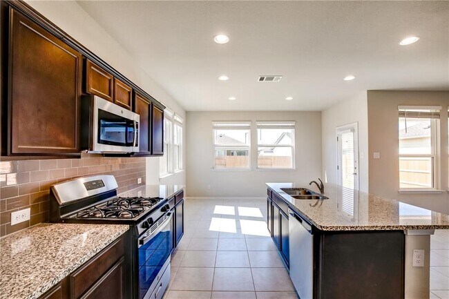 Building Photo - 226 Trailside Ln