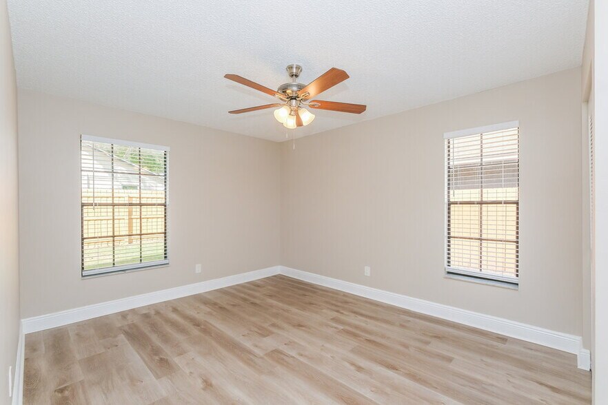 Building Photo - 623 Bellingham Pl