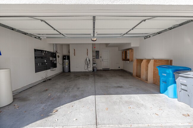 Building Photo - 196 E Main Ave