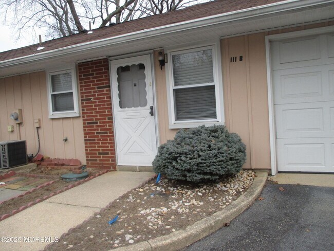 Building Photo - 111B Edinburgh Ln