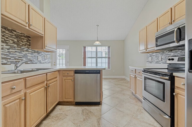 Building Photo - 6 Lemay Pl