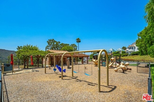 Building Photo - 1470 Paseo De Oro