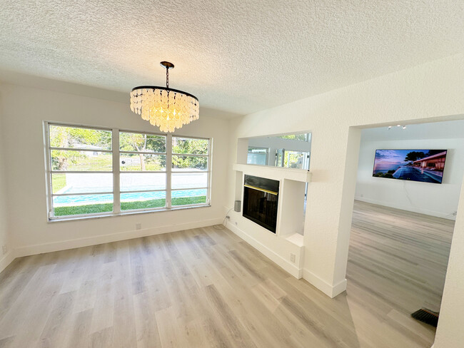 Dining Room - 101 S Corona Ave