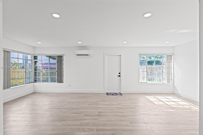 Building Photo - 326 191st St