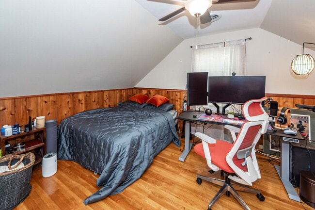 Building Photo - 6 Bedroom, 2.5 Bath House in Drayton on th...
