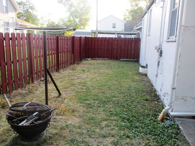 Building Photo - 502 E Willow St