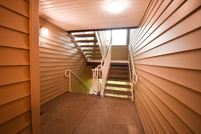 Building Photo - Beautiful 2 BR 2 BA Condo! Beautifully Updated! W/S/G is included.