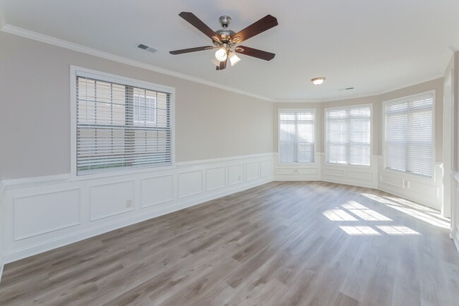 Building Photo - 184 Greenview Dr