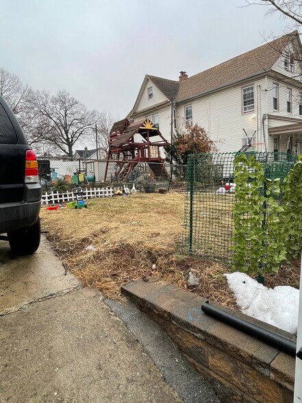 Building Photo - 26 Ella St