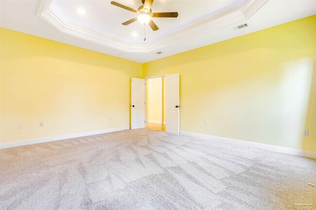 Building Photo - 651 Powell Dr NE