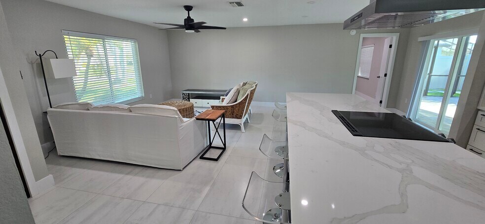 Building Photo - 4270 Kingston Ct