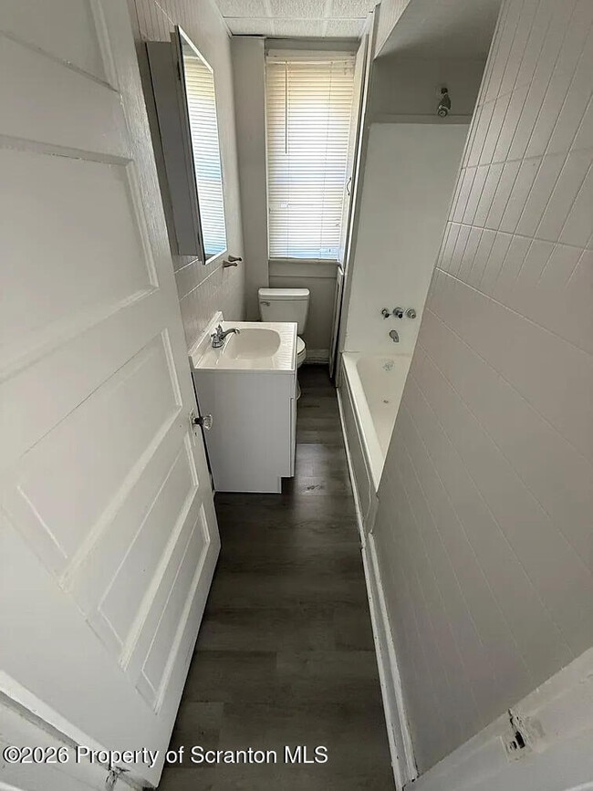 Building Photo - 214 S Sumner Ave