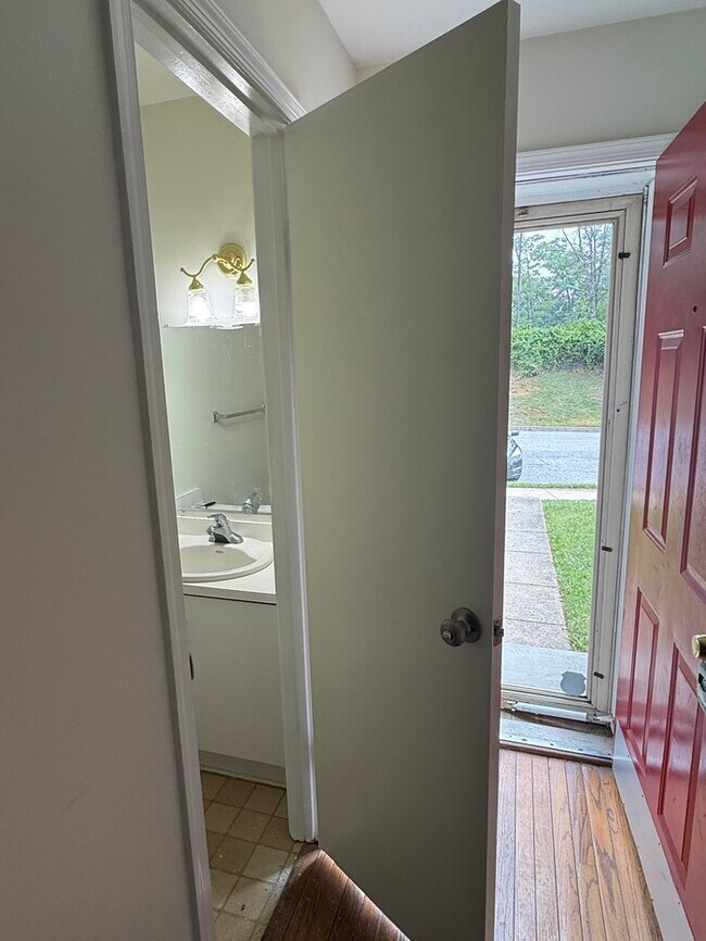 Building Photo - 3 Bedrooms - 4 Bathrooms, 21208