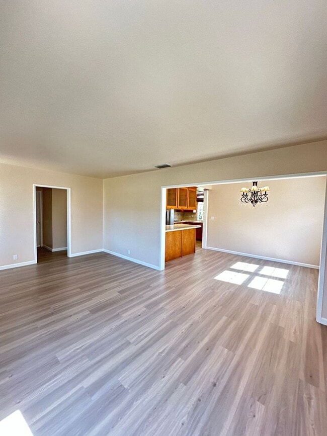 Building Photo - Lakewood 3 Bed Gorgeous House - New Paint ...
