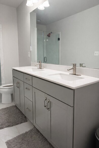 Master Bedroom Full Bath (Double Vanity) - 16108 Coolidge Ave