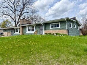 Building Photo - Beautifully remodeled 3 bedroom, 1.5 bath home.